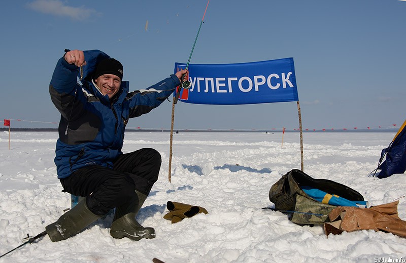 Став рыбака. Соревнования по ловле корюшки. Ловля корюшки на Мичуринском озере. СПБ-Международный турнир по ловле корюшки. Флаг рыбаков корюшки.